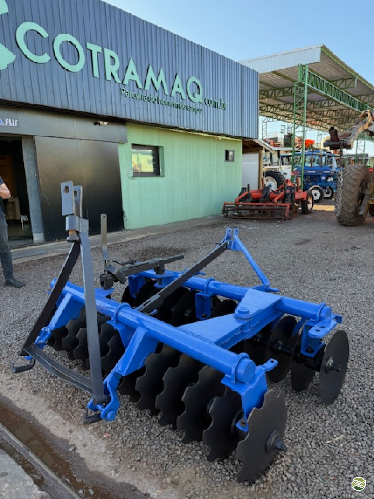 IMPLEMENTOS AGRICOLAS GRADE NIVELADORA NIVELADORA 24 DISCOS Cotramaq Tratores GOIOERE PARANÁ PR